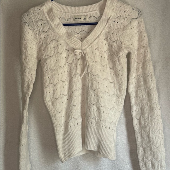 Hollister Cream V-Neck Sweater - Picture 1 of 4